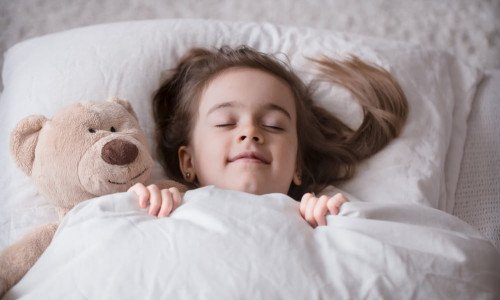 Чому дитина погано спить вночі і як зрозуміти, що її реально турбує